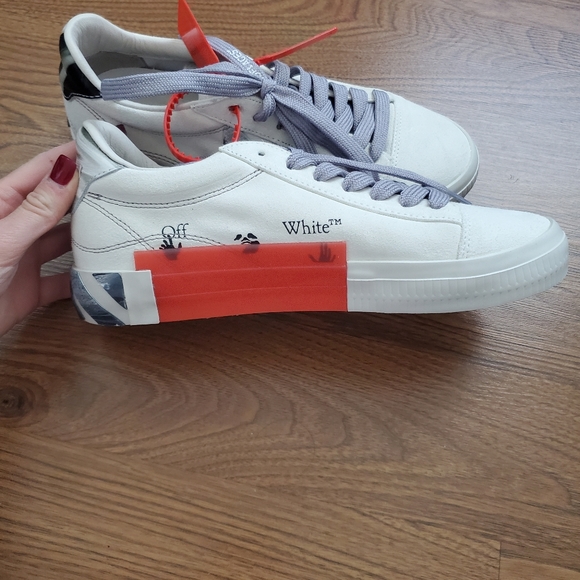 Off White Low Vulcanized Canvas Sneakers - Picture 4 of 6